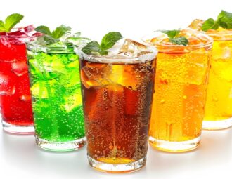 Olika typer av drickor i glas